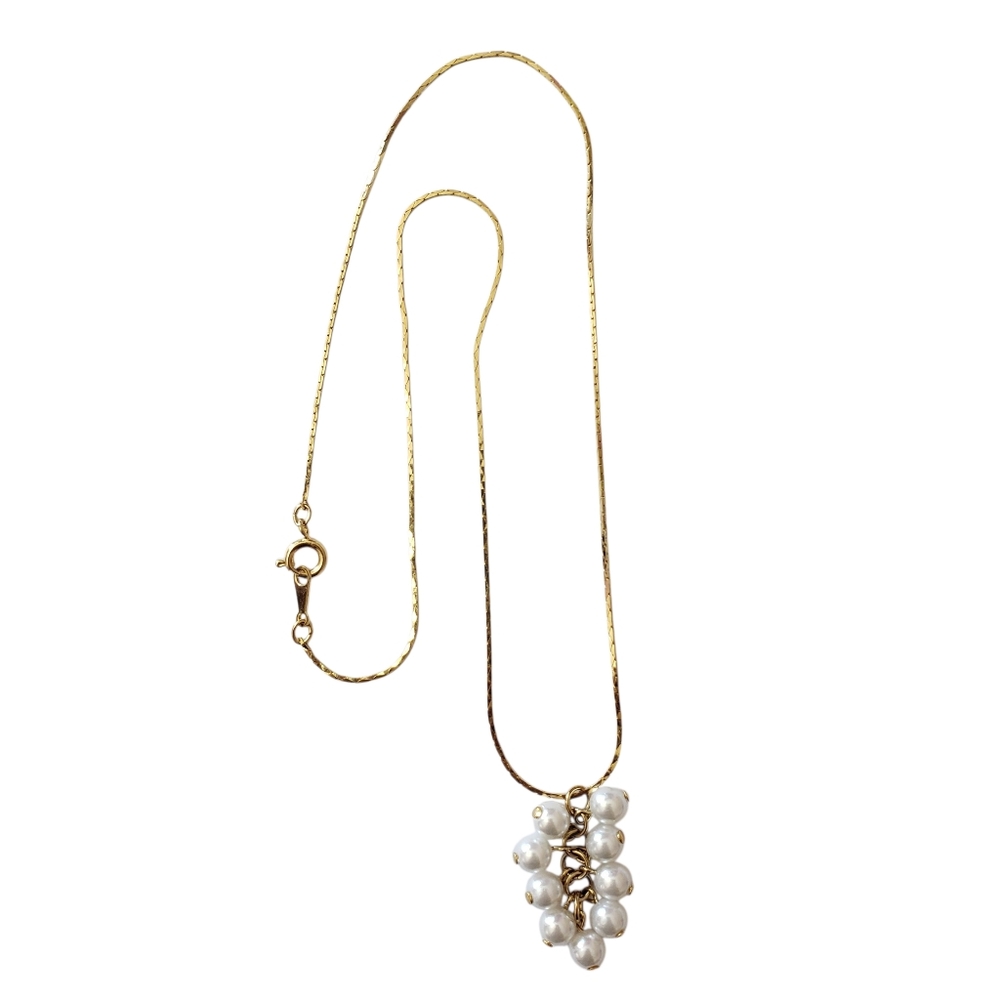 Elegant Gold and Pearl Necklace